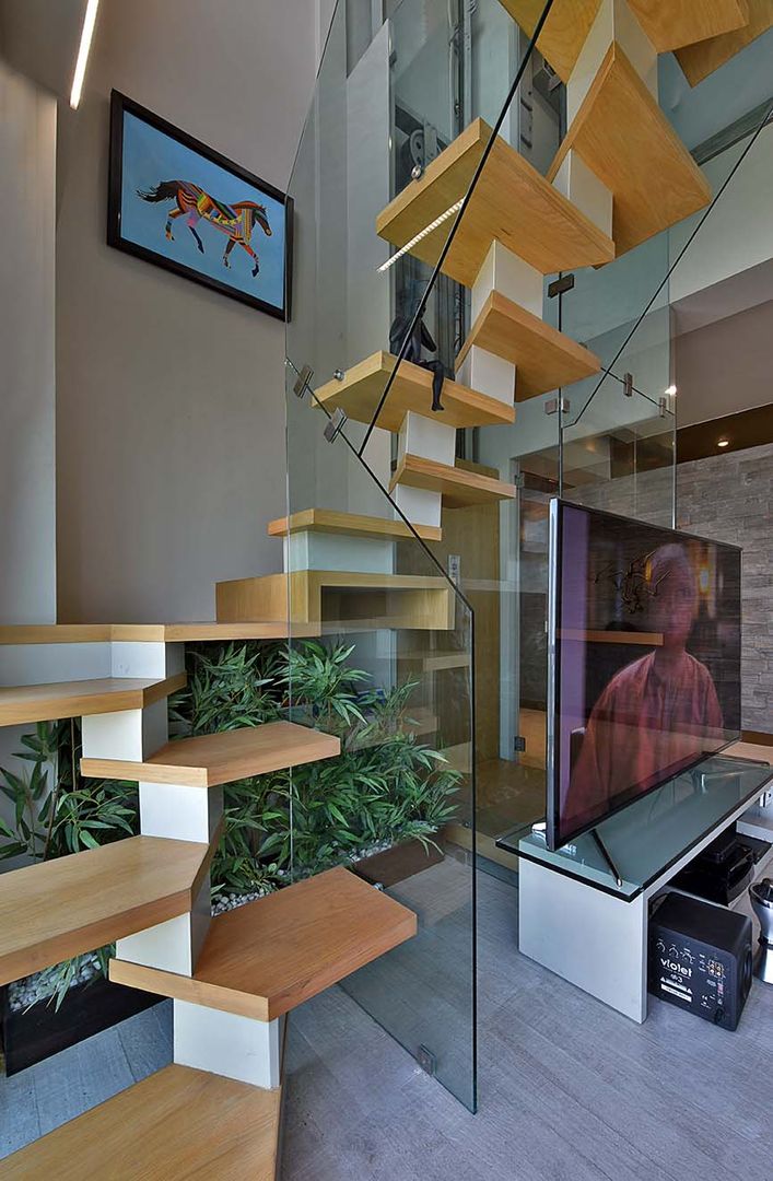 staircase homify Minimalist corridor, hallway & stairs