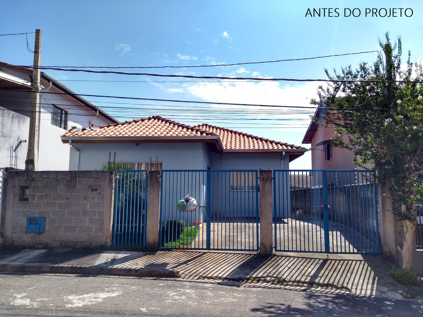 Reforma de fachada residencial, Daniela Ponsoni Arquitetura Daniela Ponsoni Arquitetura Single family home