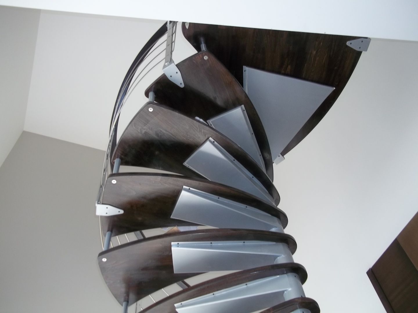 Escalera caracol modelo NUEVA YORK, HELIKA Scale HELIKA Scale Stairs Wood Wood effect