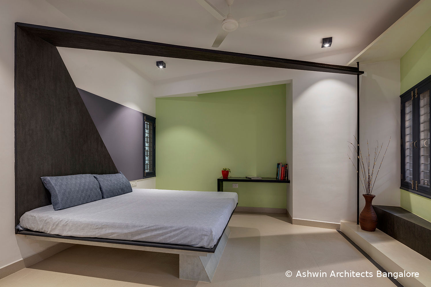 50×80 House South West Corner | Inspiring Elevation Design, Interiors | Lincon’s Villa, Ashwin Architects In Bangalore Ashwin Architects In Bangalore Dormitorios modernos