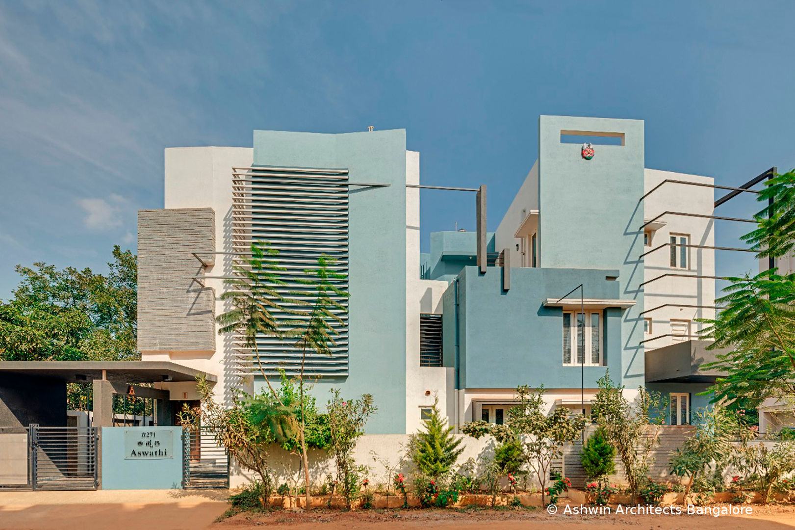 50×80 House South West Corner | Inspiring Elevation Design, Interiors | Lincon’s Villa, Ashwin Architects In Bangalore Ashwin Architects In Bangalore Casas modernas