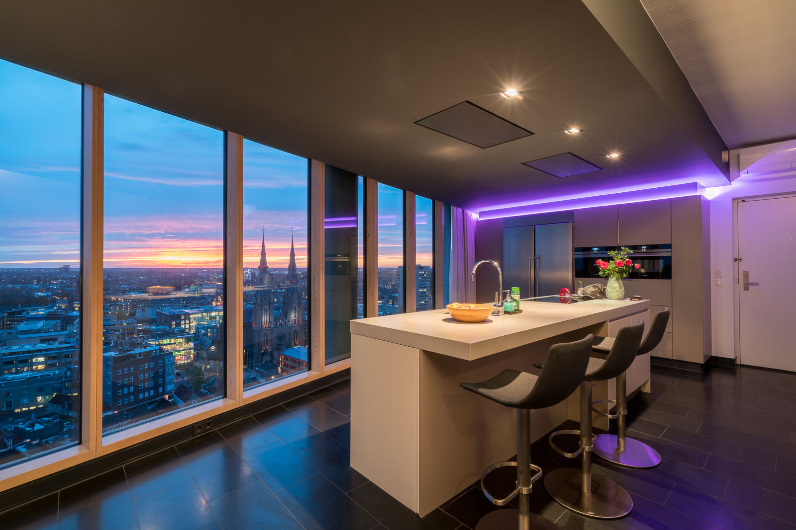 Penthouse, B-TOO B-TOO Modern kitchen