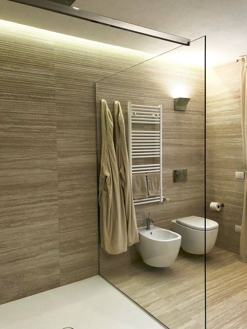 Bagno accessibile e di charme, Arch. Silvana Citterio Arch. Silvana Citterio حمام سيراميك