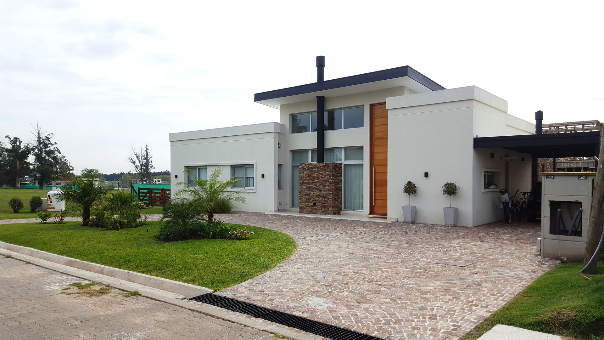 Vivienda Unifamiliar en Barrio Cerrado, MONARQ Arquitectura MONARQ Arquitectura Casa unifamiliare