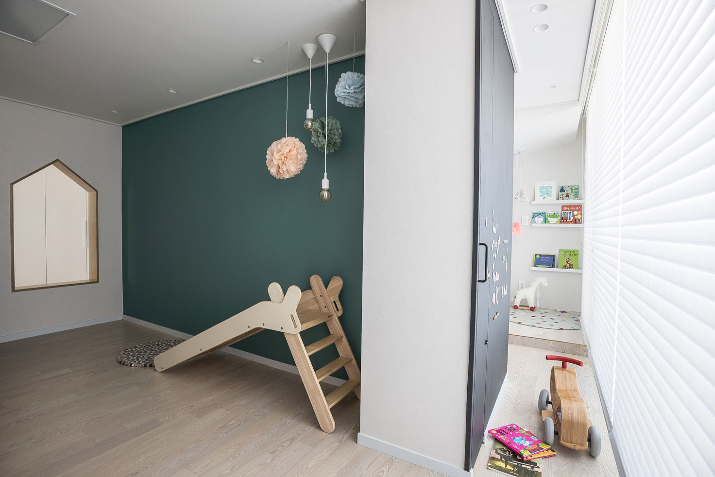 homify Modern nursery/kids room