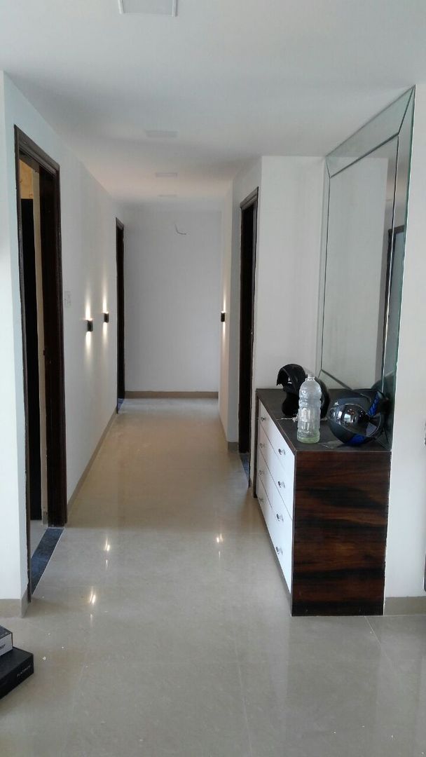 Mr. Udaybhan Singh Thakur Retirement Home, al-Haadi Interiors al-Haadi Interiors Minimalist corridor, hallway & stairs