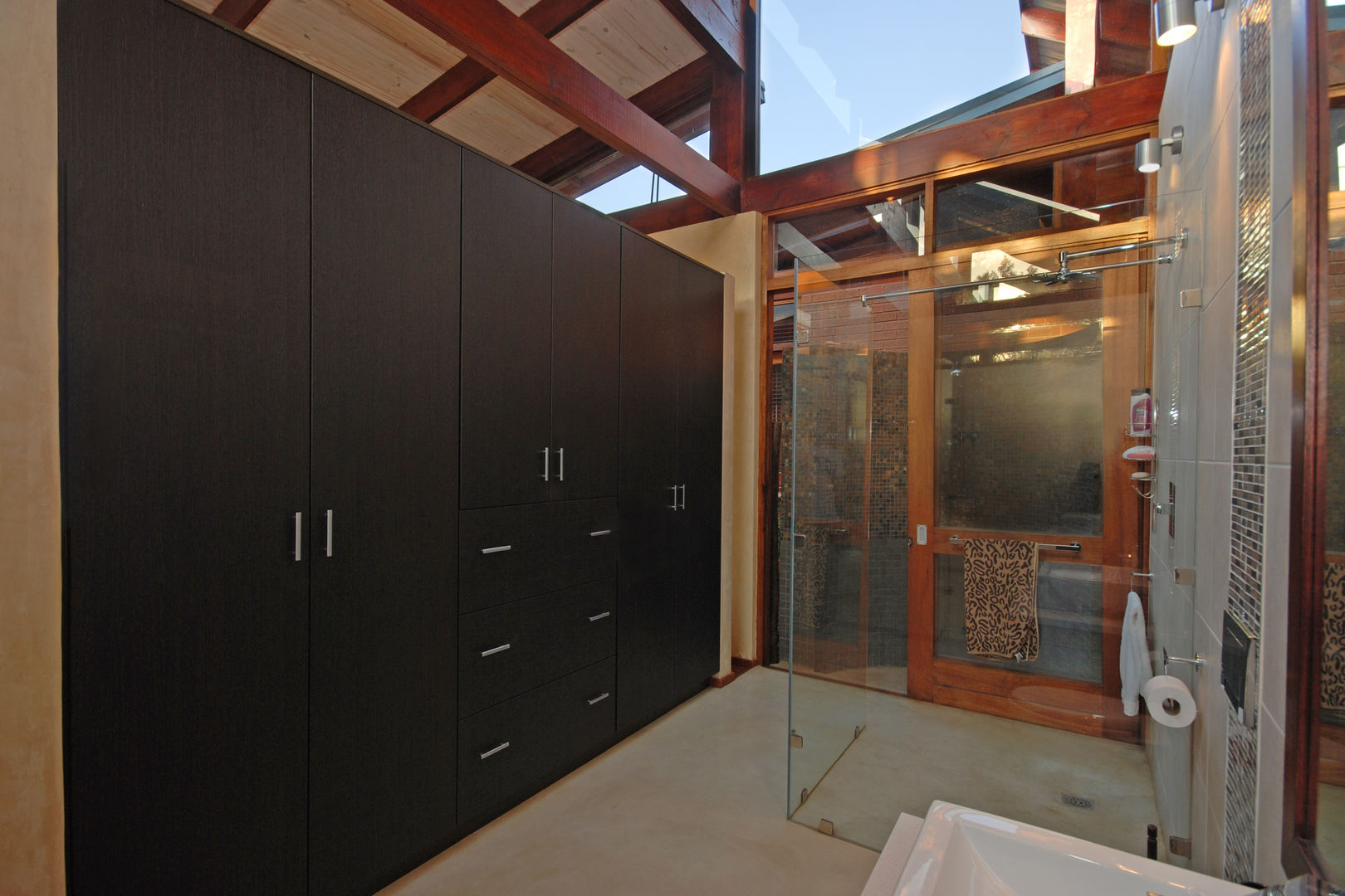 Guest Dressing and Bathroom Hugo Hamity Architects Modern style dressing rooms