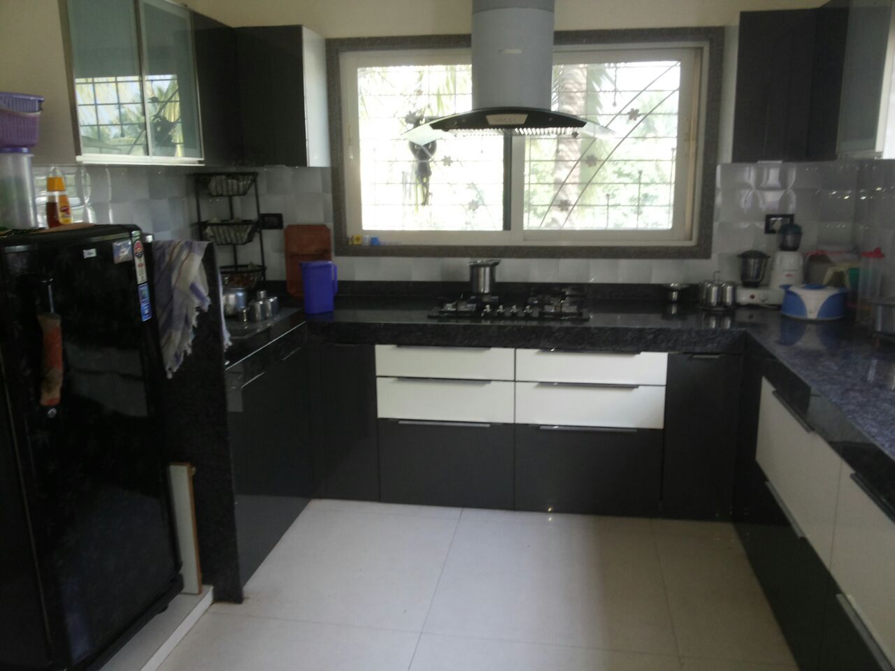 RESIDENTIAL PROJECT, R.S Interiors R.S Interiors Modern kitchen