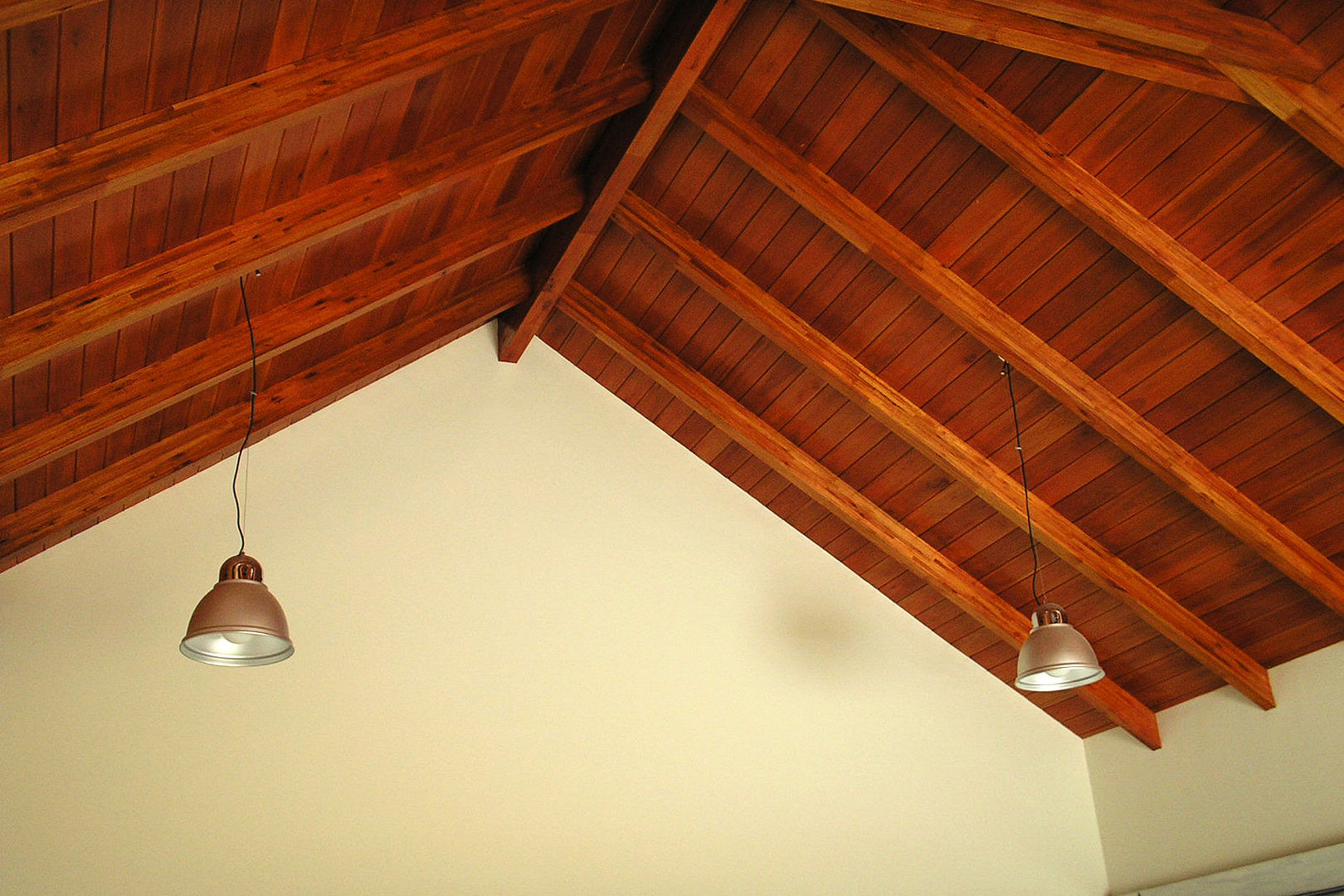Proyecto - Dirección - Construccion de techo interior y pergola exterior - Mar del Plata., GRUPO CONSARQ GRUPO CONSARQ Roof لکڑی Wood effect