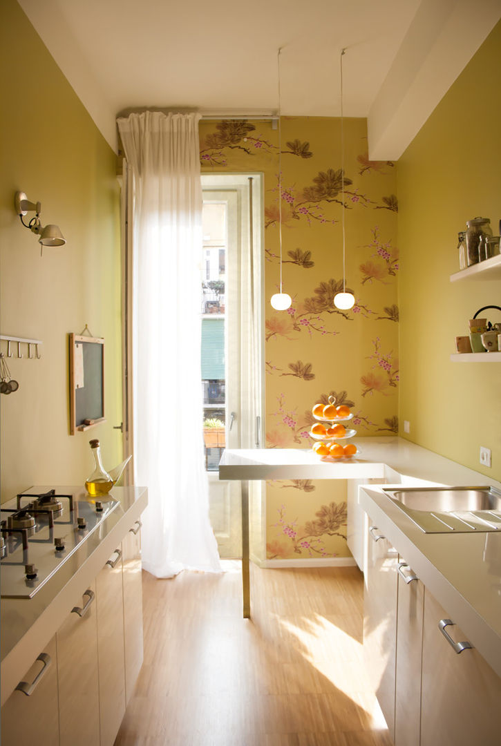 Glossy white kitchen with pea green walls Studio 29 Architects ltd Cucinino farrow and ball,churlish green,kitchen larder,breakfast bar