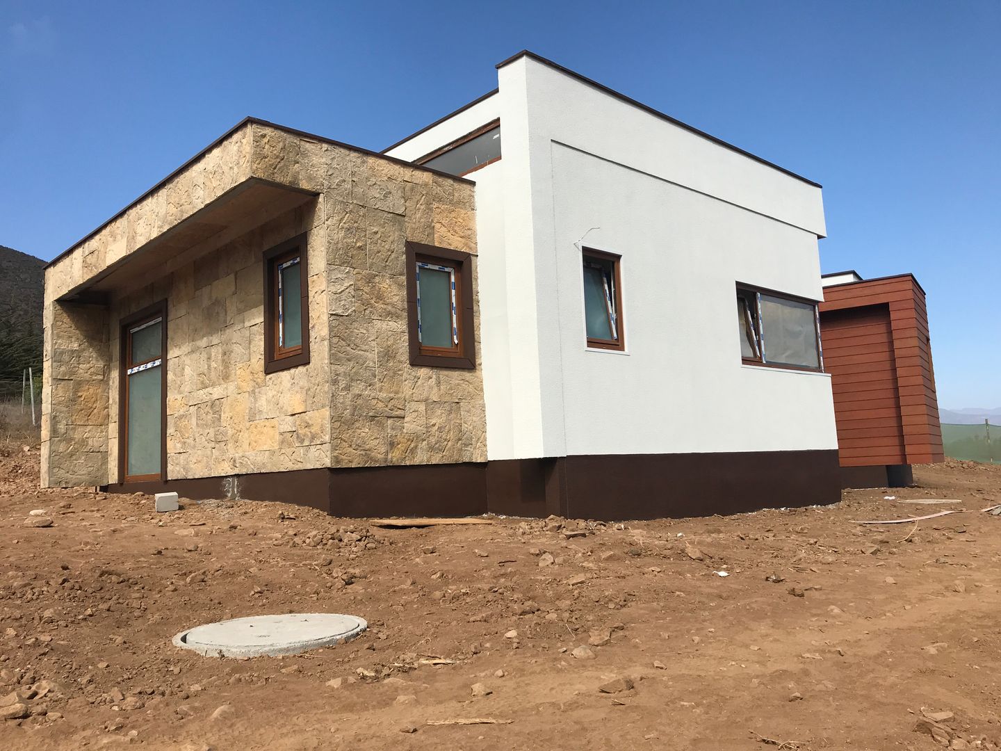 Construcción Terminada Vivienda Premium Lt37 / 125m2 / Fundo Loreto. La Serena., Territorio Arquitectura y Construccion - La Serena Territorio Arquitectura y Construccion - La Serena プレハブ住宅 石