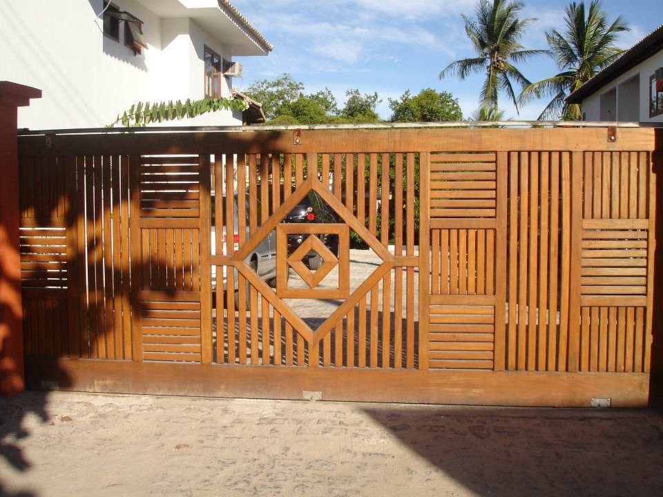 homify Tropical style doors Doors