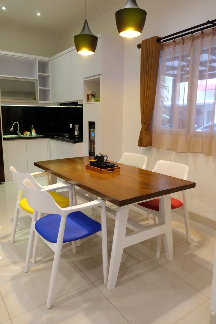 Ruang Makan homify Ruang Makan Modern Kayu Wood effect Tables