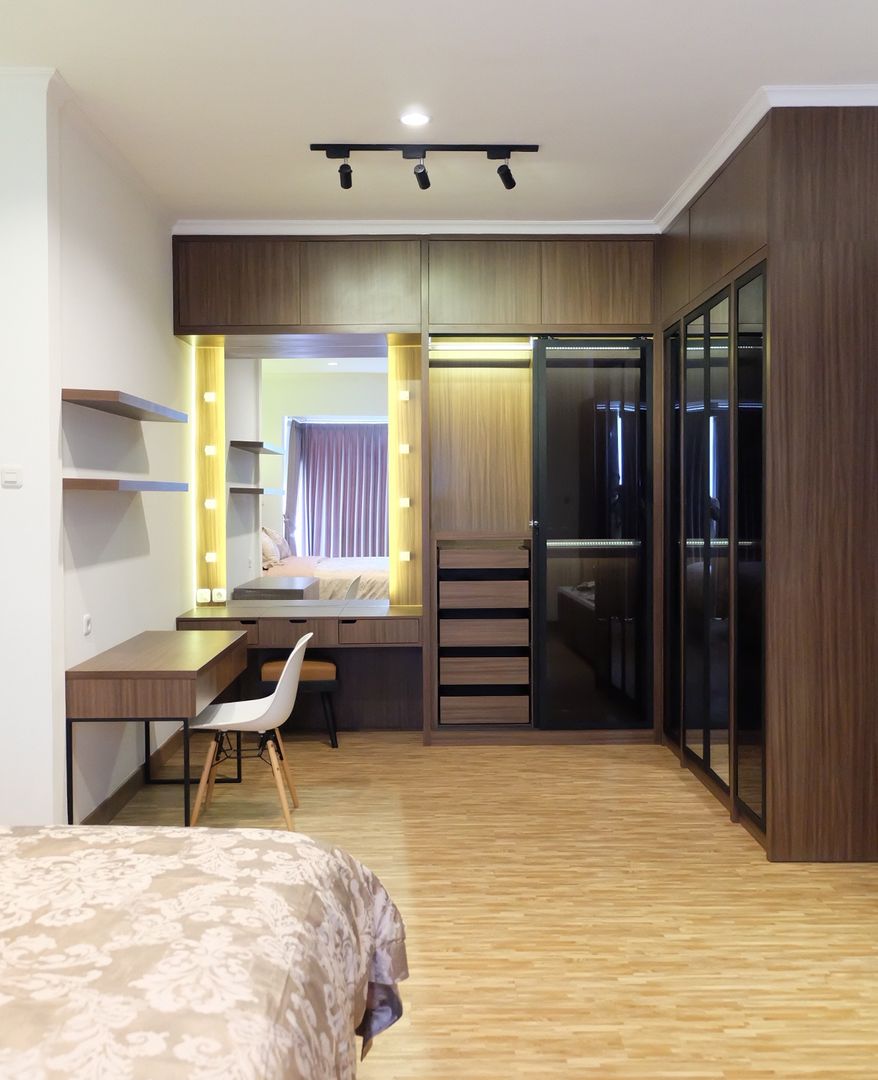 Walk in Closet konsep homify Ruang Ganti Modern Kayu Wood effect Wardrobes & drawers
