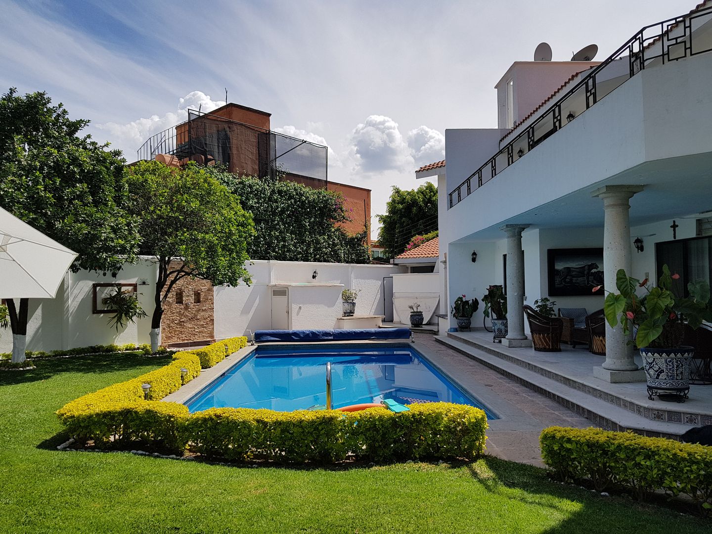 Casa Laurel, Elementos Elementos Giardino con piscina Cemento