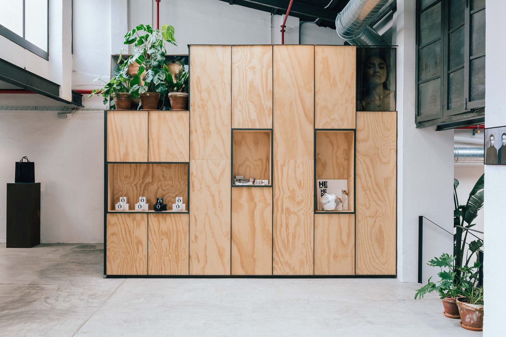 Wer-Haus, LaBoqueria Taller d'Arquitectura i Disseny Industrial LaBoqueria Taller d'Arquitectura i Disseny Industrial Commercial spaces Solid Wood Multicolored Office spaces & stores