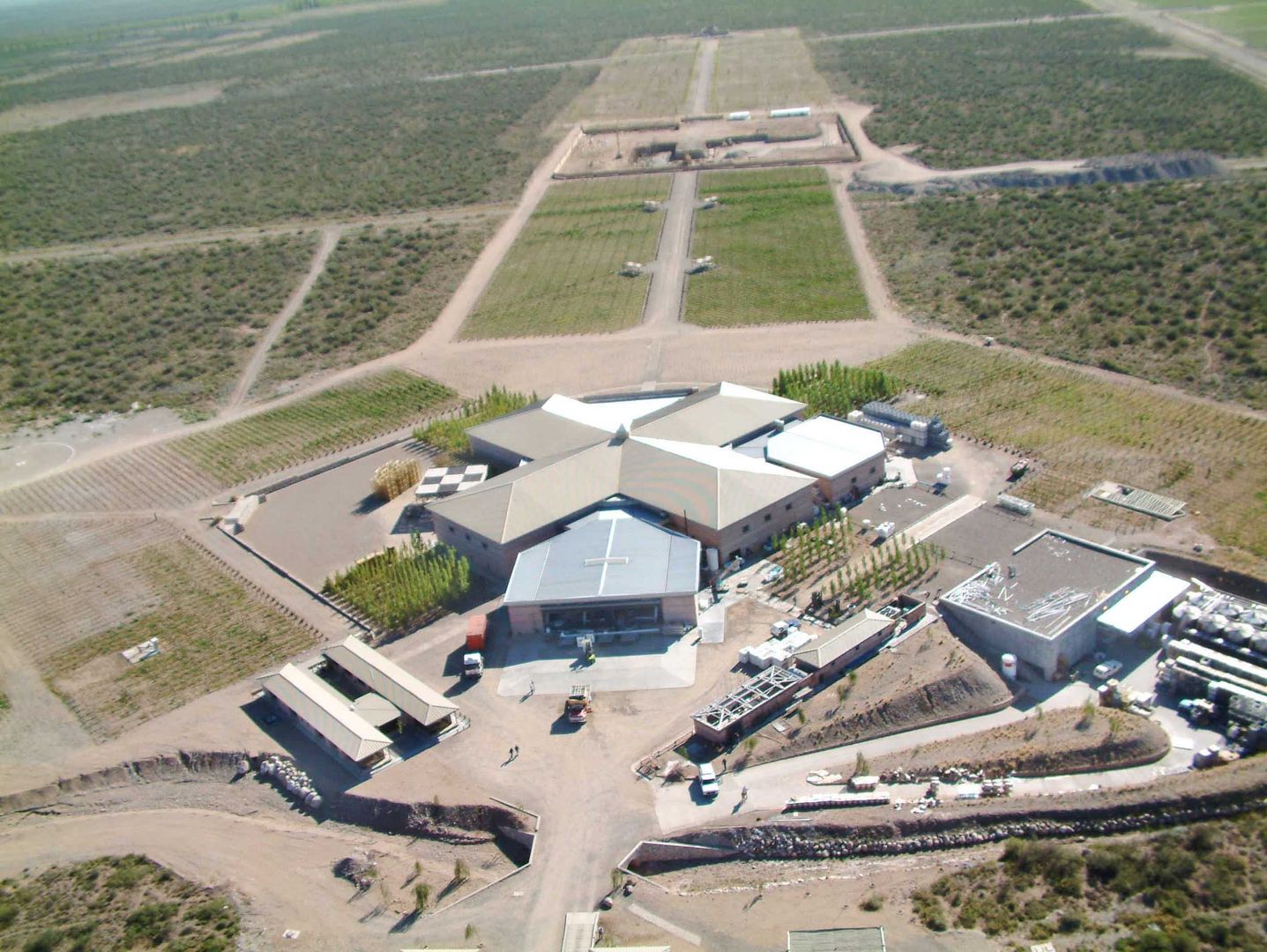 ESPACIO SALENTEIN: Bodega Salentein, Killka y Capilla de la Gratitud, Bórmida & Yanzón arquitectos Bórmida & Yanzón arquitectos Ticari alanlar Yeme & İçme