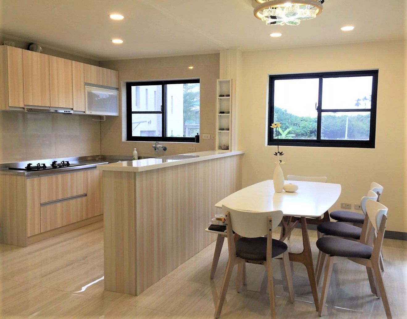 【客製11坪】高屋頂-草屯, 築地岩移動宅 築地岩移動宅 Living room