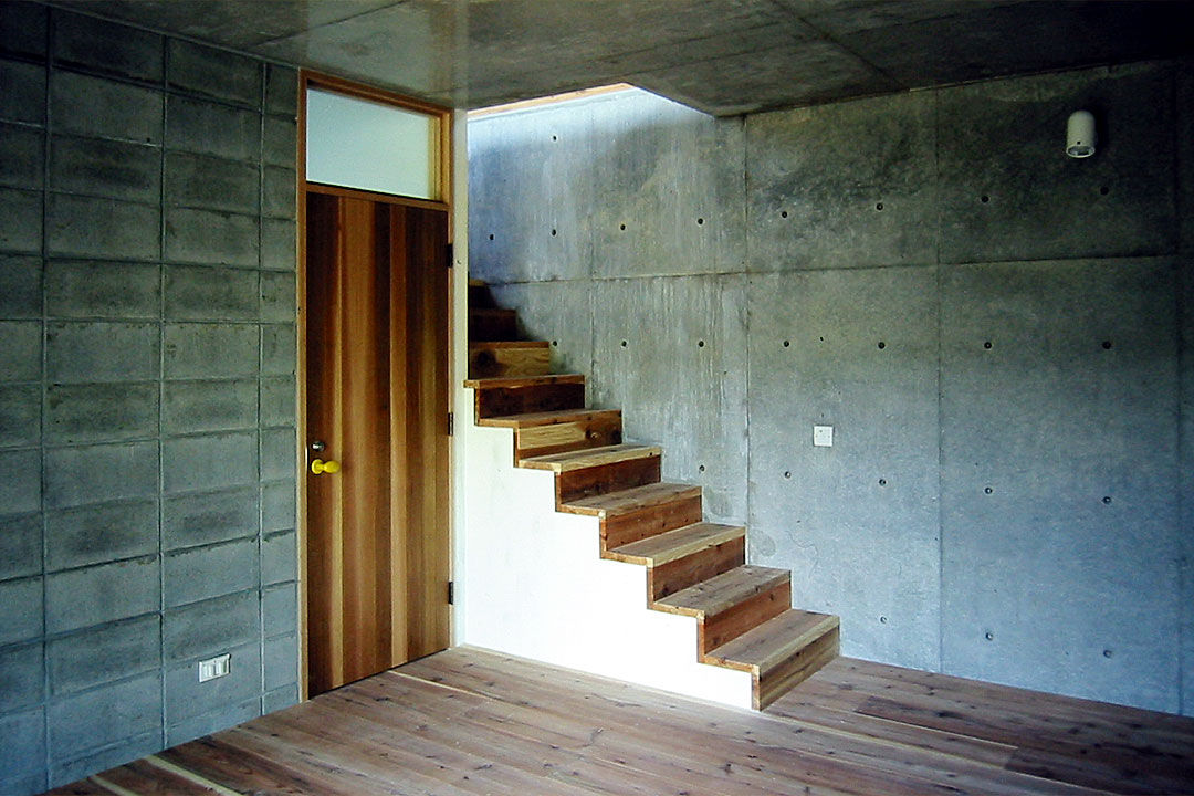 大磯 傾斜地の家, ミナトデザイン1級建築士事務所 ミナトデザイン1級建築士事務所 Stairs Solid Wood Multicolored