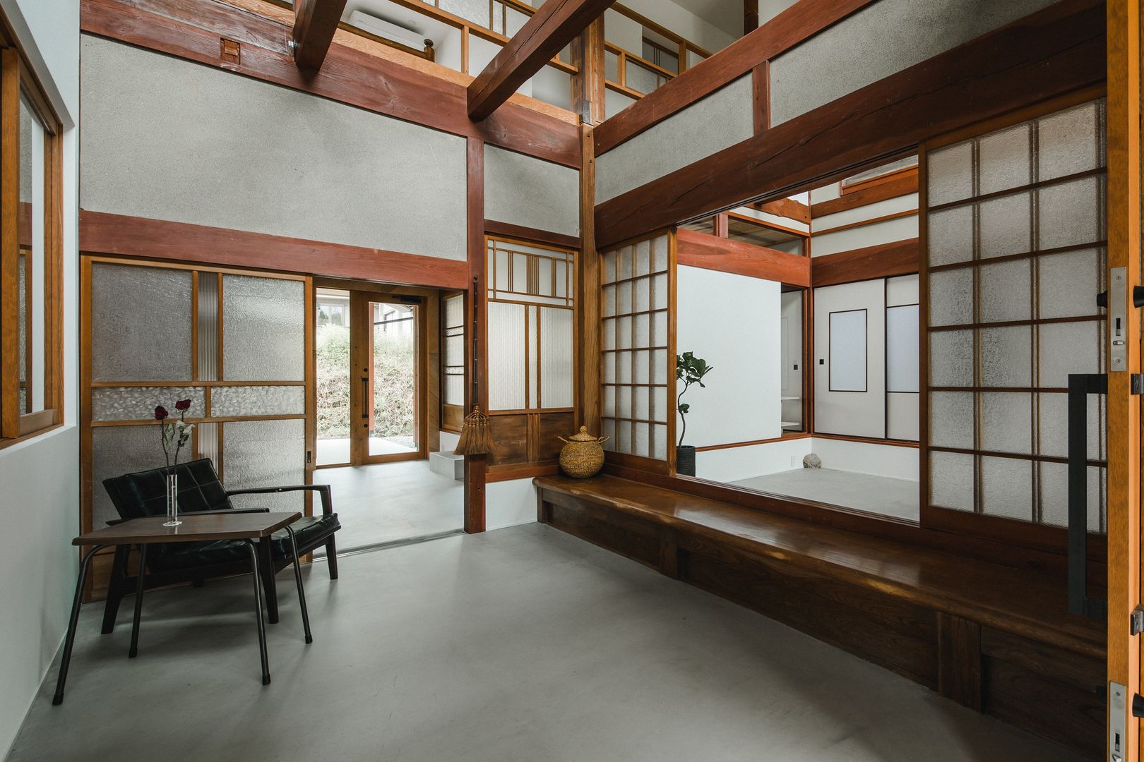 shimotoyama-house-renovation, ALTS DESIGN OFFICE ALTS DESIGN OFFICE Asian style corridor, hallway & stairs