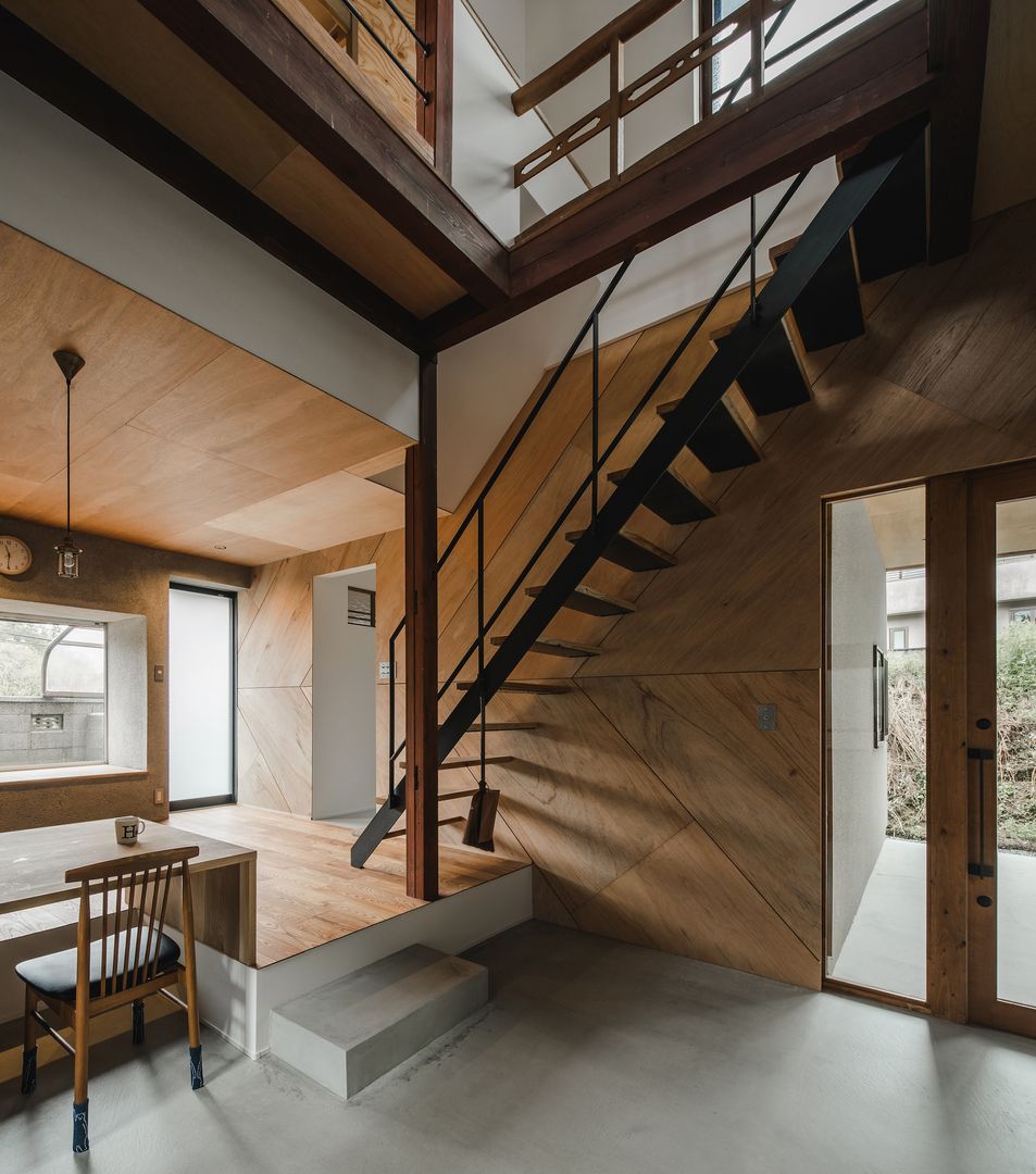 shimotoyama-house-renovation, ALTS DESIGN OFFICE ALTS DESIGN OFFICE Escaleras