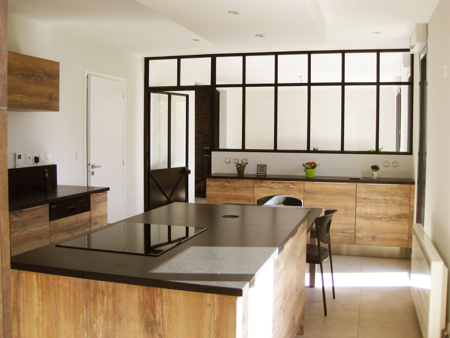 Rénovation / restructuration d'une maison, One look inside One look inside Built-in kitchens