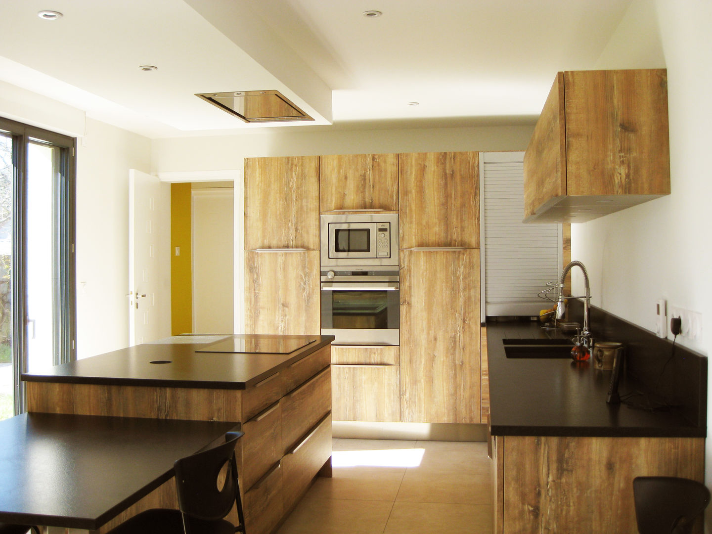Rénovation / restructuration d'une maison, One look inside One look inside Built-in kitchens