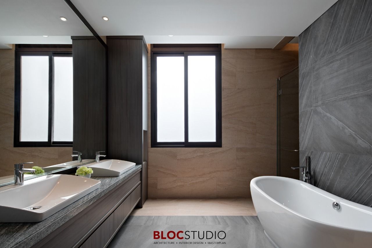 PIKtangular House, BlocStudio BlocStudio Phòng tắm phong cách hiện đại gốm sứ