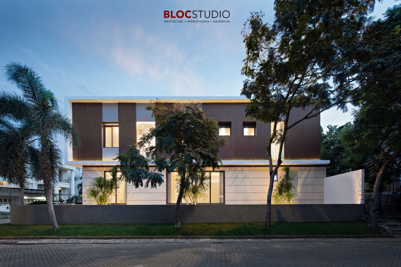 PIKtangular House, BlocStudio BlocStudio Villas Derivados de madera Transparente