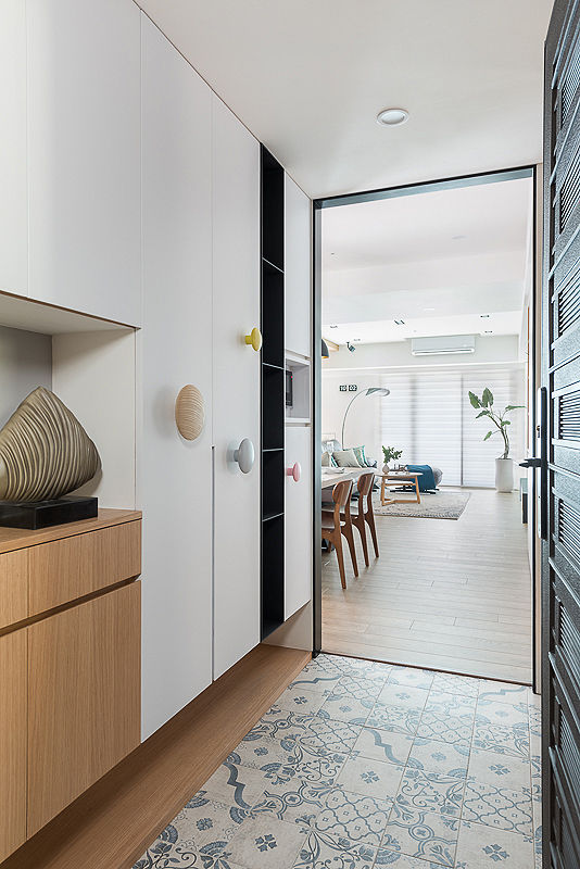 homify Scandinavische gangen, hallen & trappenhuizen