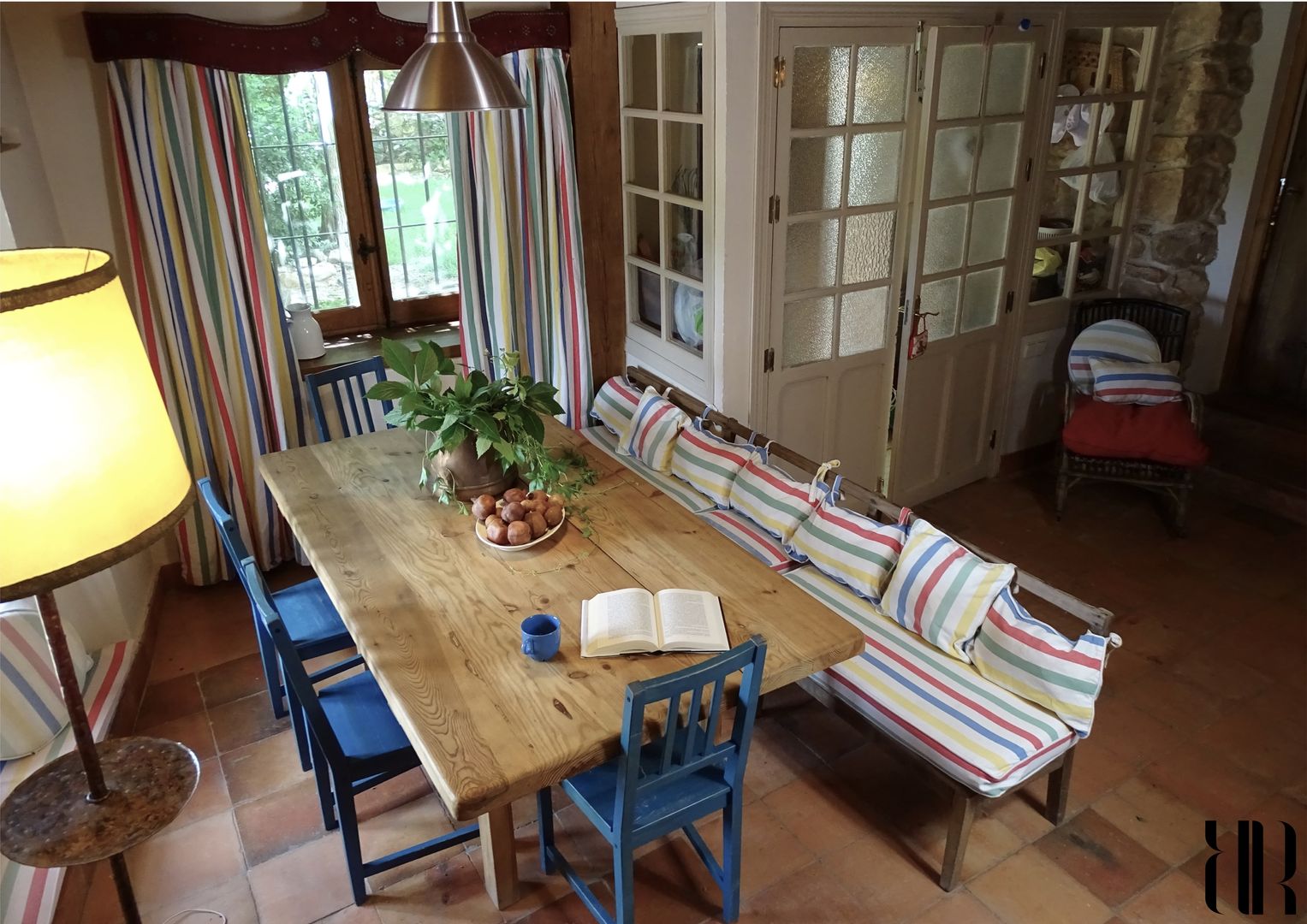 Comedor de estilo rural en una casa de campo en Segovia. homify Comedores de estilo rural Madera Acabado en madera Accesorios y decoración