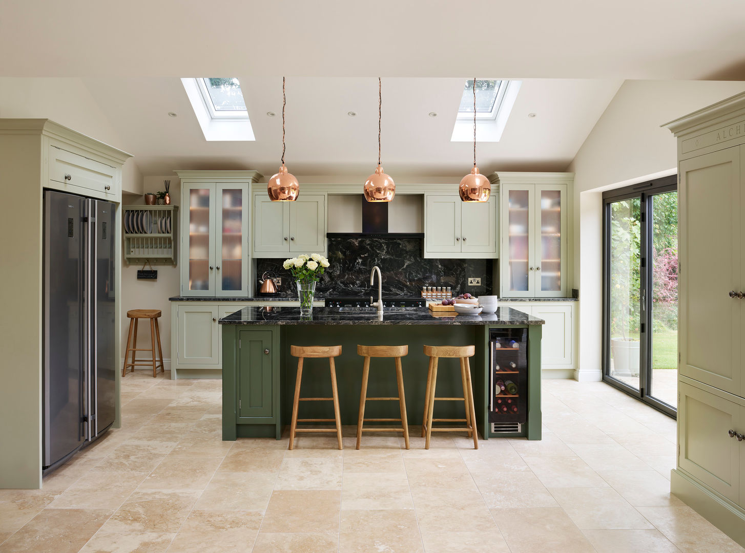 Canterbury | A Vision In Green Davonport Nhà bếp phong cách kinh điển kitchen,kitchen cabinet,kitchen island,classic kitchen,bespoke,bespoke kitchen,handmade kitchen,handmade,green kitchen,Cabinets & shelves