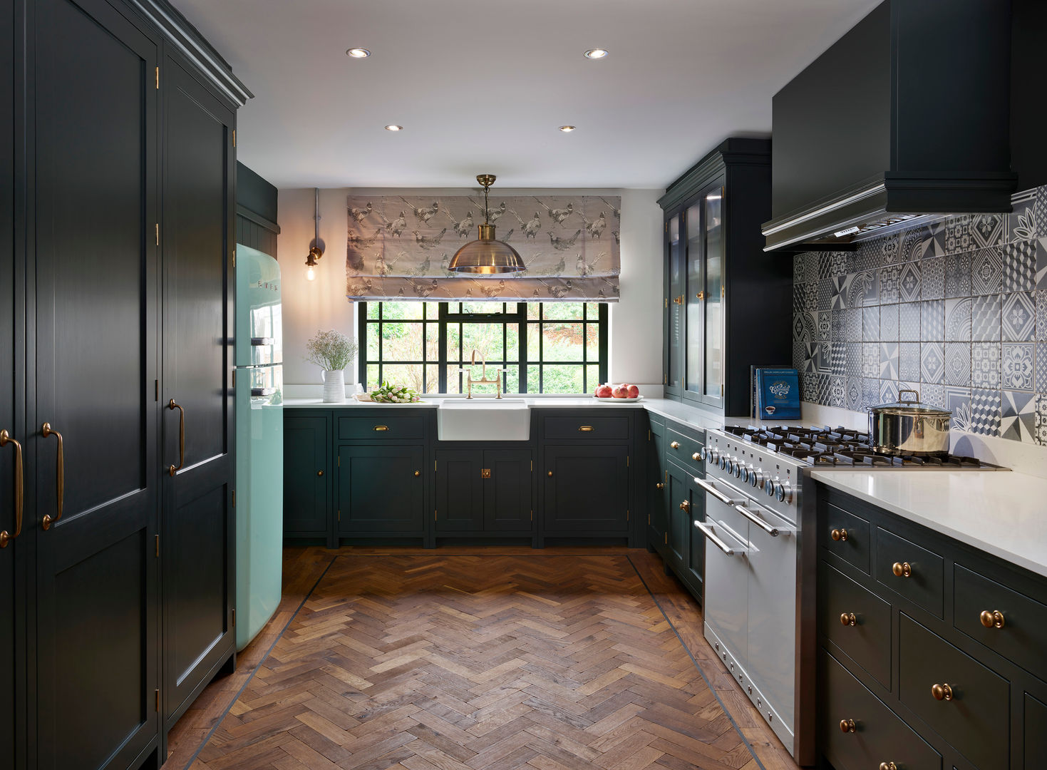 Holkham | Rural Meets Urban Davonport مطبخ dark kitchen,kitchen,kitchen design,green kitchen,dark interior,parquet flooring,Cabinets & shelves