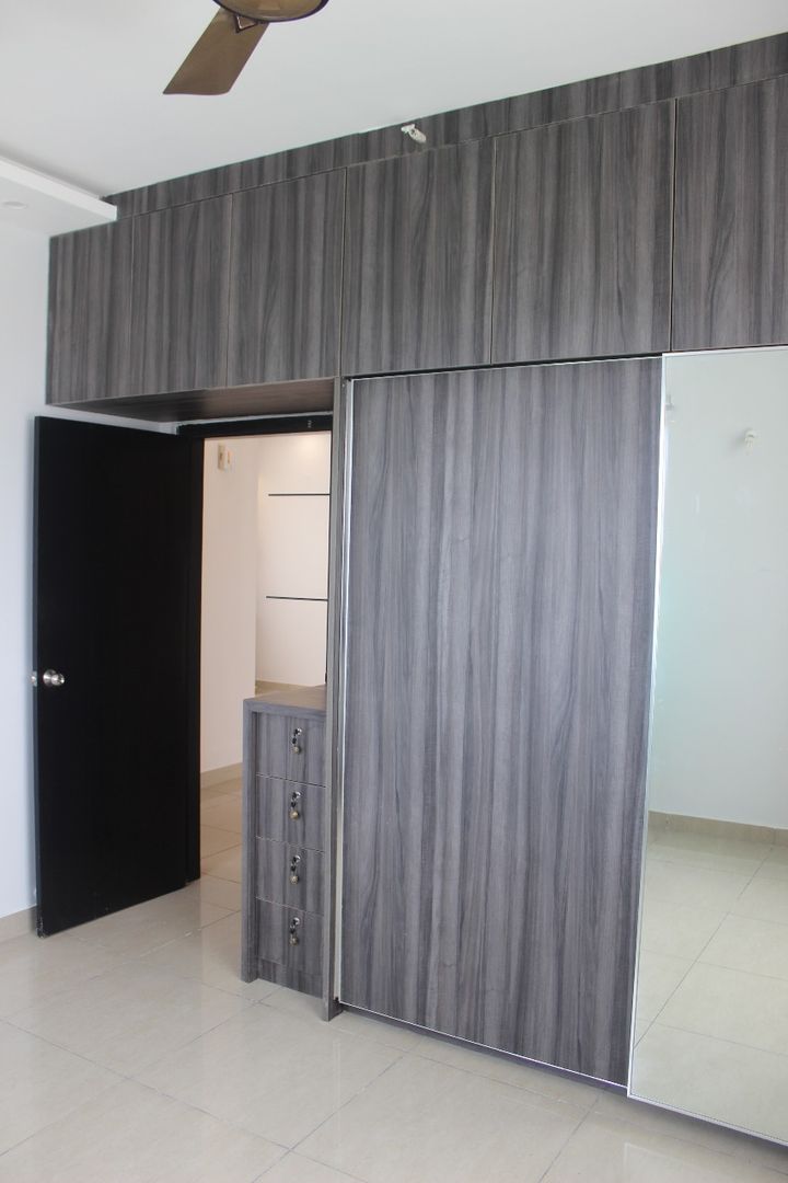 Prestige Ferns Residency, 12 Square Interiors 12 Square Interiors Modern dressing room