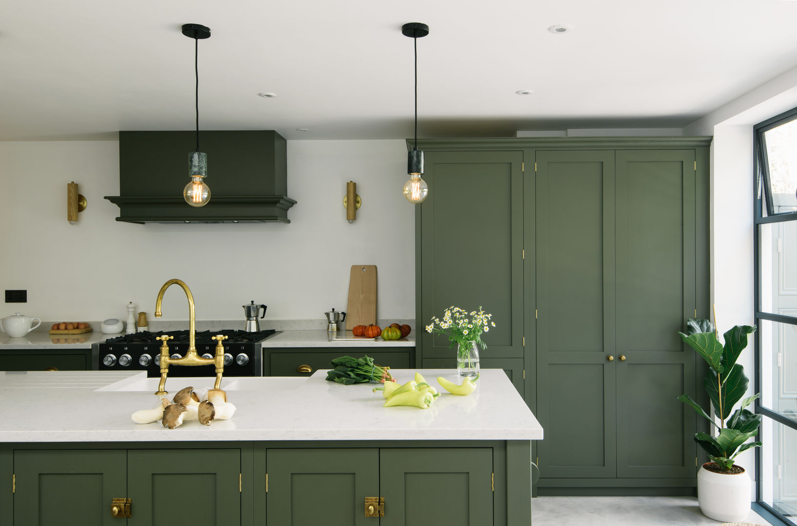 A Kitchen in Hove by deVOL, deVOL Kitchens deVOL Kitchens Cocinas modernas Madera maciza Multicolor