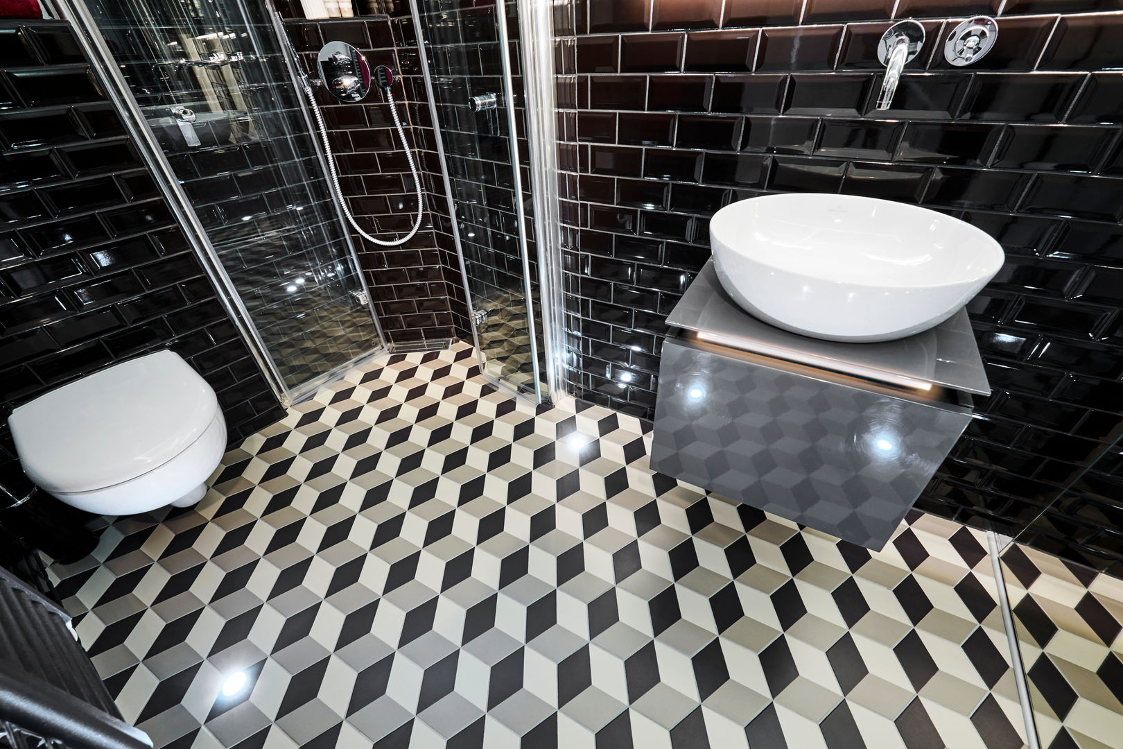 Modernes und extravagantes Badezimmer, BANOVO GmbH BANOVO GmbH Baños eclécticos Azulejos