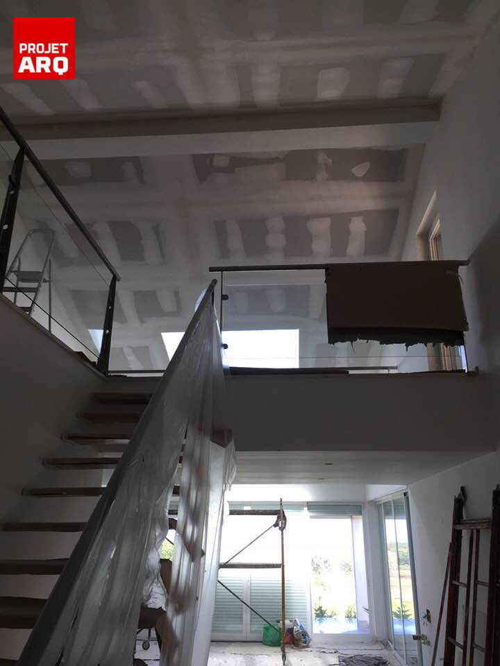 Renovação e ampliação de moradia, Azoia Sesimbra, PROJETARQ PROJETARQ Minimalist corridor, hallway & stairs