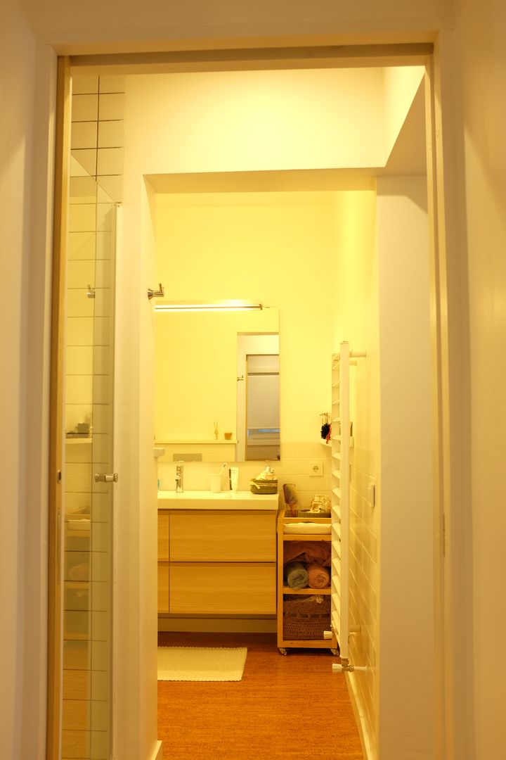 homify Modern style bathrooms