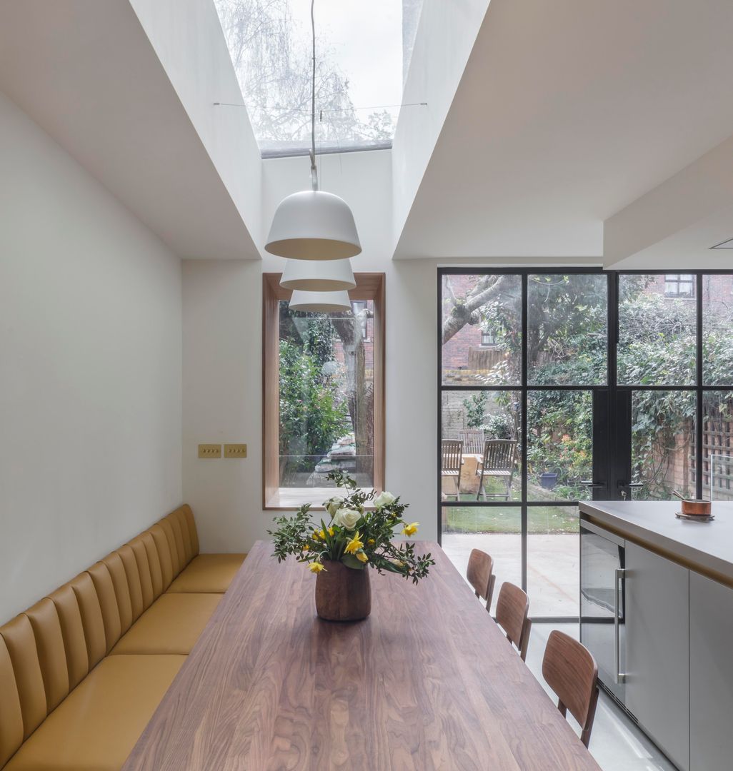 Brass house Kitchen Architecture Cocinas de estilo moderno Kitchen Architecture,bulthaup,bulthaup b3,bespoke kitchen,open plan kitchen,contemporary kitchen,kitchen island,kitchen dining,integrated kitchen