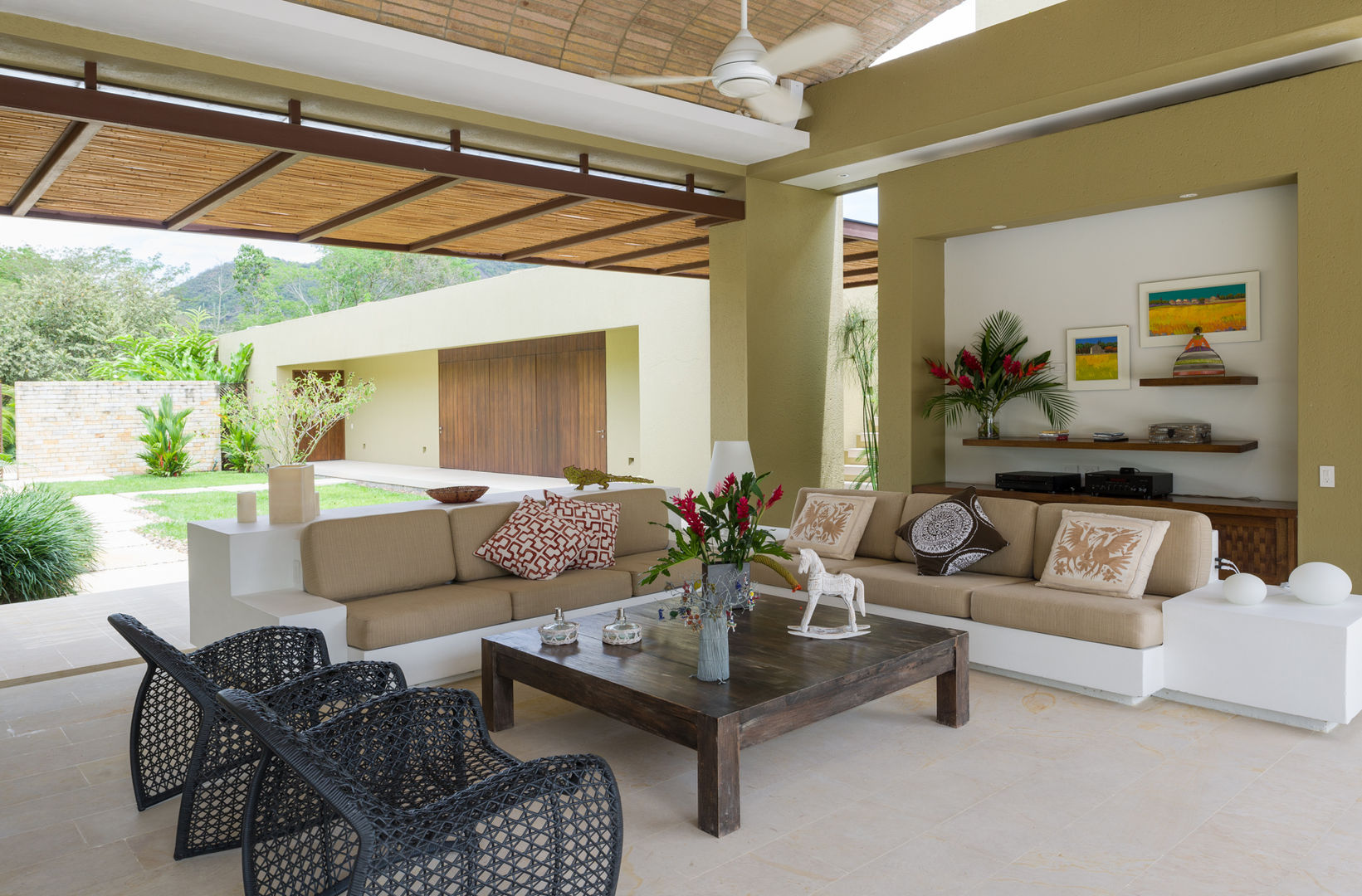 Casa Mesa de Yeguas, NOAH Proyectos SAS NOAH Proyectos SAS Modern living room Stone