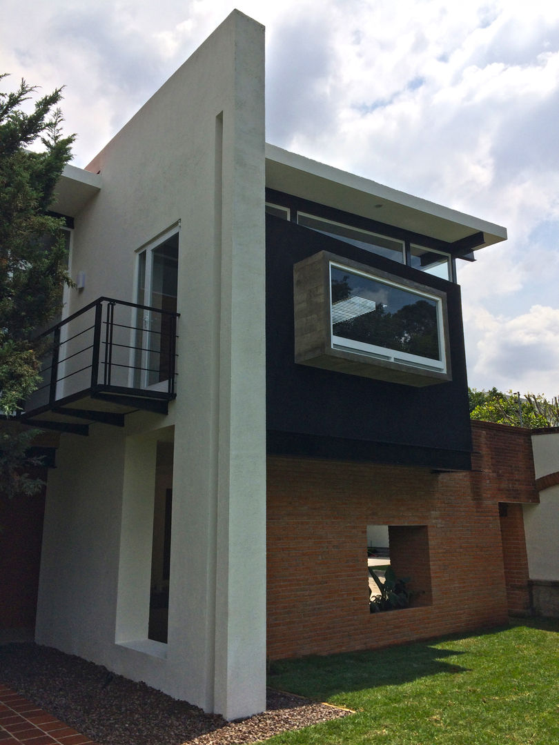 Casa Almendros, Moctezuma Arquitecto Moctezuma Arquitecto Modern windows & doors