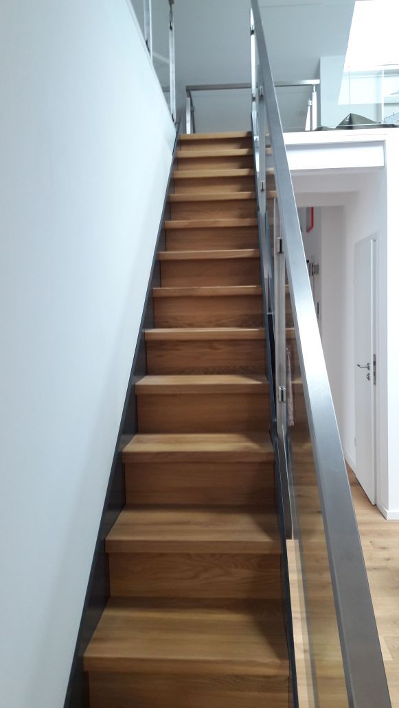 homify Stairs لکڑی Wood effect