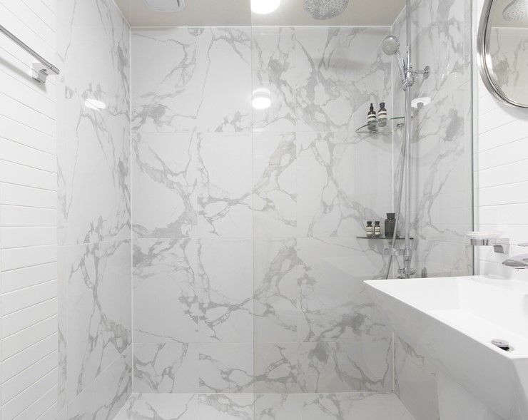 화이트와 우드로 아늑한 갤러리처럼 꾸민 30평대 아파트 인테리어, husk design 허스크디자인 husk design 허스크디자인 Minimalist style bathroom