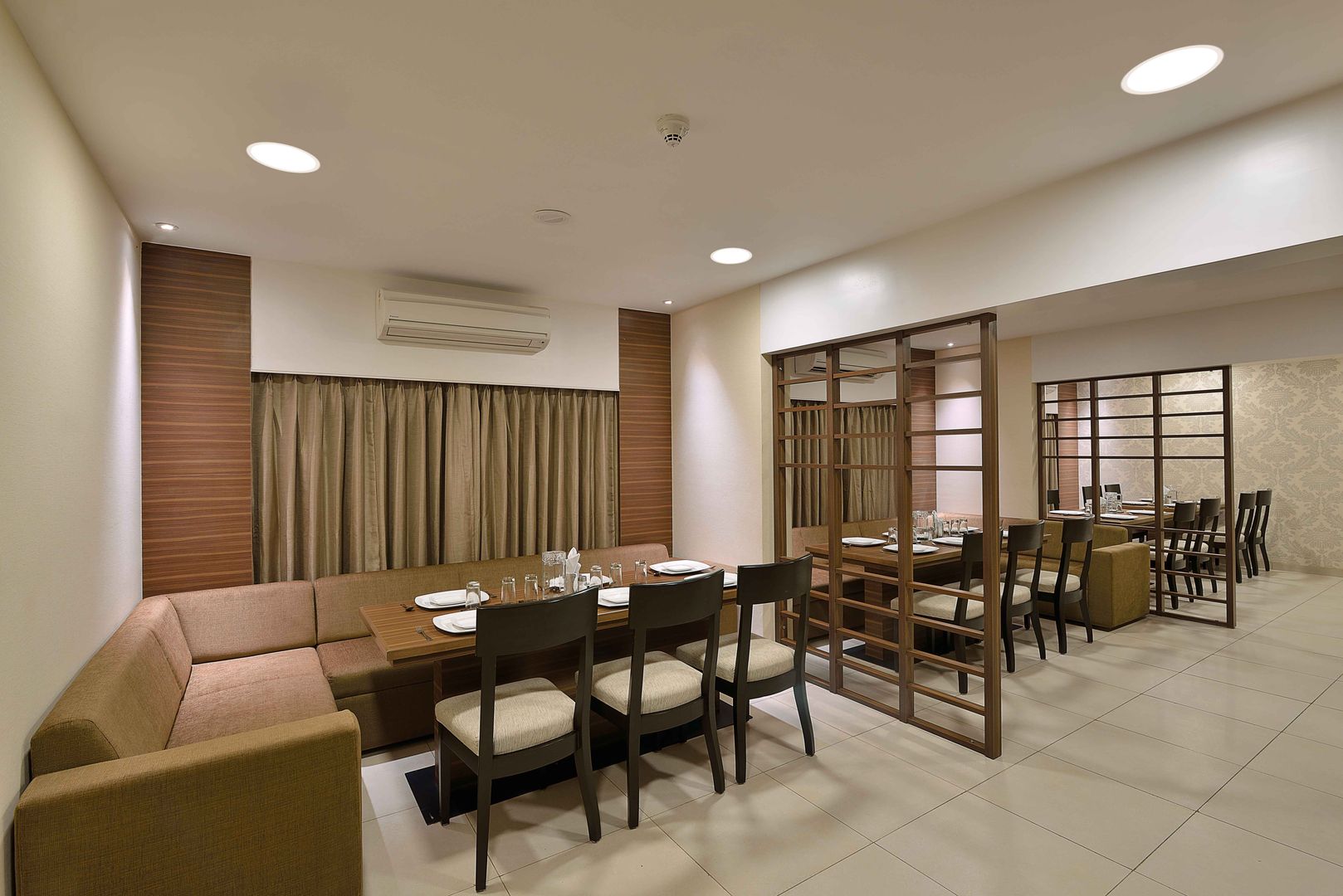 ICICI GUEST HOUSE MUMBAI, smstudio smstudio Ruang Makan Modern