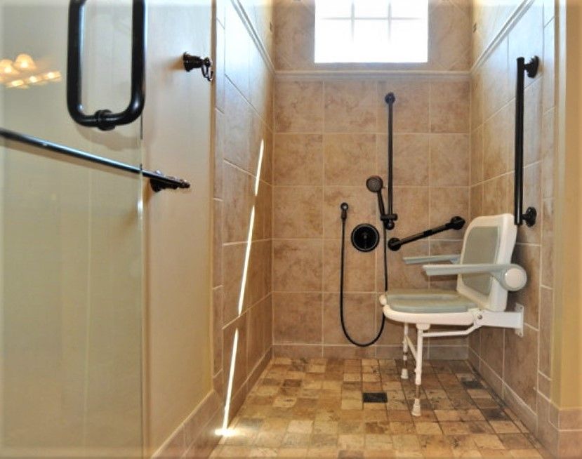 homify حمام Bathtubs & showers