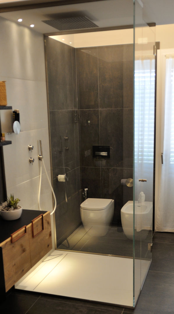 CASA VR, Bima Progetti Bima Progetti Bagno minimalista Ceramica pavimento del bagno,textures parete,doccia filo pavimento