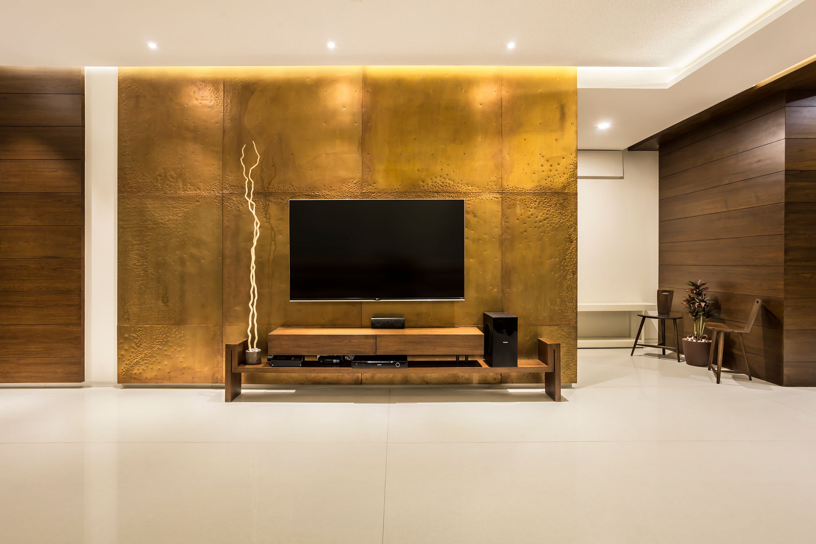 t.v.unit with background wall homify Modern living room Copper/Bronze/Brass TV stands & cabinets