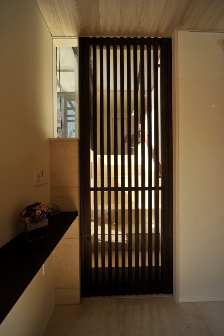 松原の家, HAN環境・建築設計事務所 HAN環境・建築設計事務所 Modern style doors