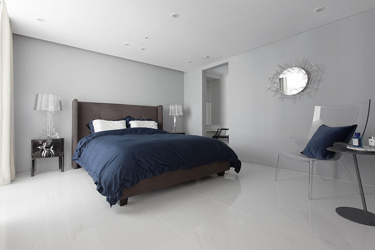 화이트 톤으로 모던하고 미니멀하게 꾸민 30평대 아파트 인테리어, husk design 허스크디자인 husk design 허스크디자인 Modern style bedroom