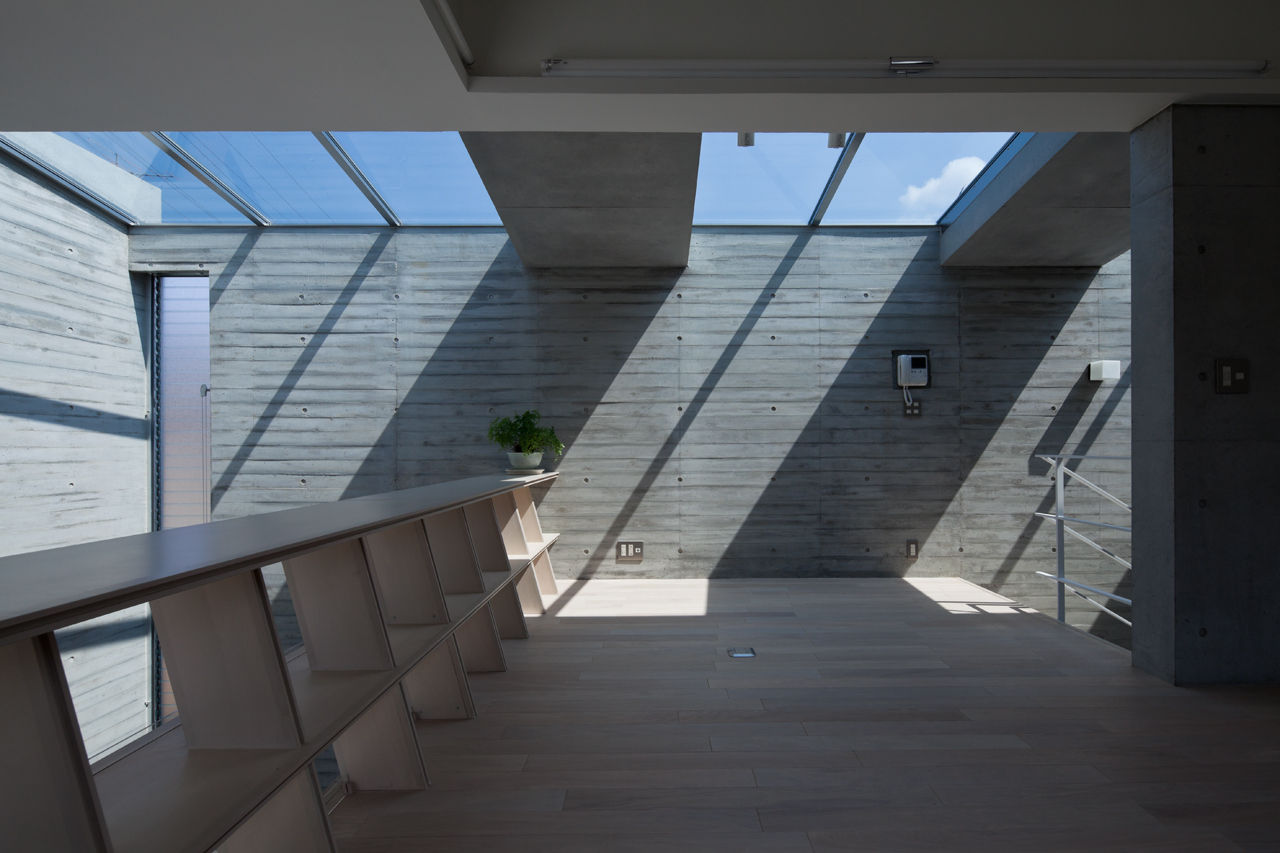 吉祥寺南町の家 / house in Kichijyoji, 庄司寛建築設計事務所 / HIROSHI SHOJI ARCHITECT&ASSOCIATES 庄司寛建築設計事務所 / HIROSHI SHOJI ARCHITECT&ASSOCIATES Phòng học/văn phòng phong cách hiện đại